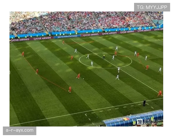 德布劳内无球跑动与后插上进攻解析