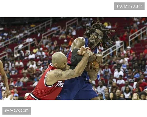 阿玛雷利用高位单打拉开空间，提升内线得分效率明显