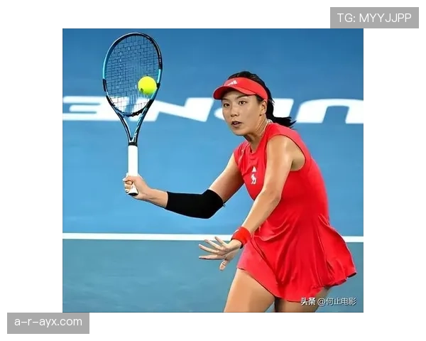 王欣瑜赛场像冷艳巨星，刷到她家厨房那张泡面照我差点笑出声